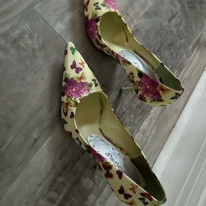 BCBg butterfly heels size 6